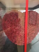 Inimioara din flori de sapun rosu cu inaltimea de 45 cm